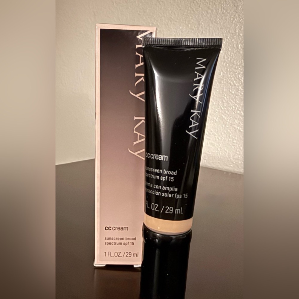 Mary Kay CC Cream Sunscreen Broad Spectrum SPF 15 | Lightweight Color Correcting - Picture 2 of 2